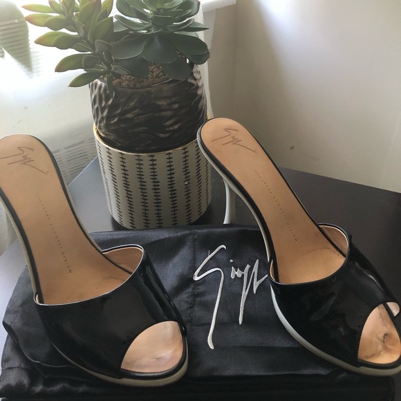 Giuseppe Zanotti Patent Leather Peep Toe Mules - Picture 2 of 4